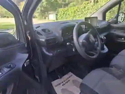 Citroën BERLINGO 3 LUGARES 2020 - 10250 EUR, 230000 km - AUTO.MOTO.pt - 230000km - foto 7 de 12