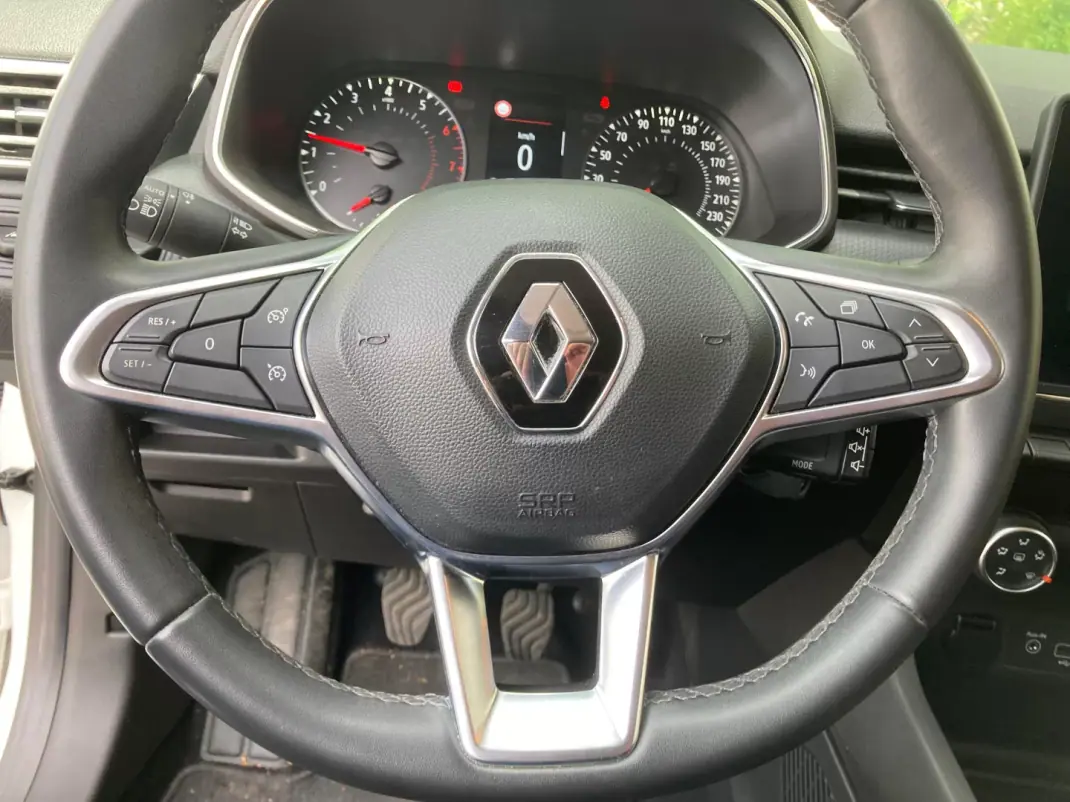 Renault Clio 2020 - 13890 EUR, 145621 km - AUTO.MOTO.pt - 145621km - foto 9 de 20