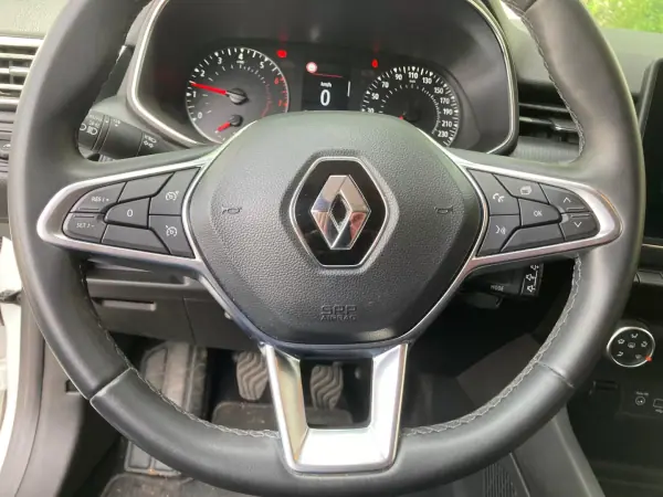 Renault Clio 2020 - 13890 EUR, 145621 km - AUTO.MOTO.pt - 145621km - foto 9 de 20
