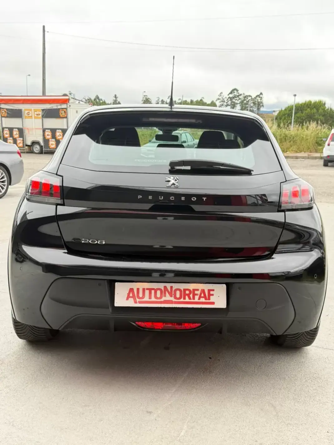 Peugeot e-208 2020 - 14500 EUR, 136090 km - AUTO.MOTO.pt - 136090km - foto 5 de 17