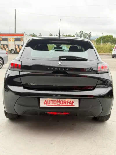 Peugeot e-208 2020 - 14500 EUR, 136090 km - AUTO.MOTO.pt - 136090km - foto 5 de 17