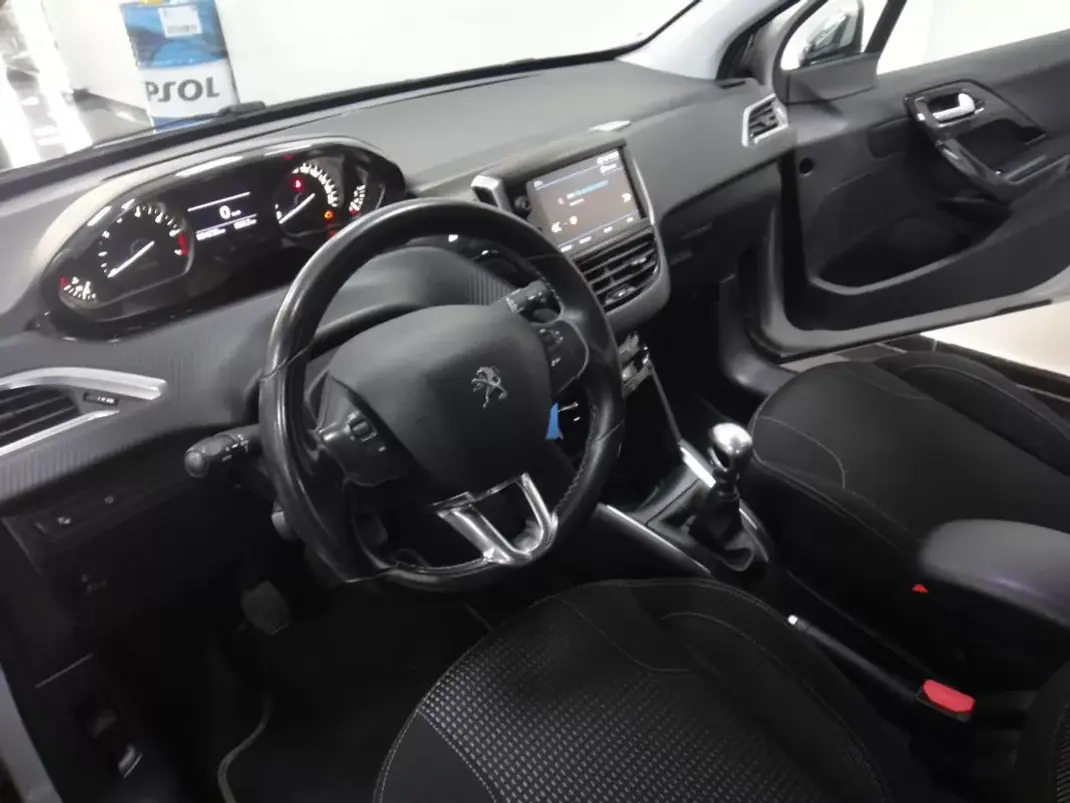 Peugeot 208 2018 - 9900 EUR, 84000 km - 84000km - foto 12 de 26