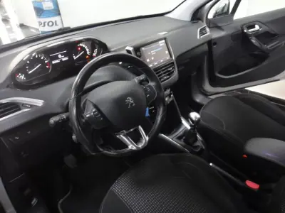 Peugeot 208 2018 - 9900 EUR, 84000 km - 84000km - foto 12 de 26
