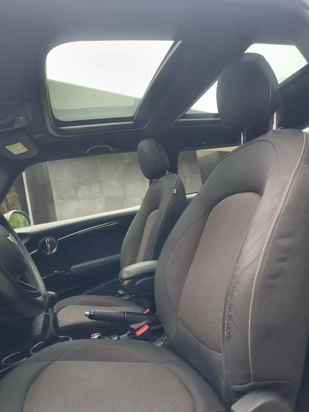 MINI One 2015 - 11900 EUR, 125000 km - AUTO.MOTO.pt - 125000km - foto 13 de 35