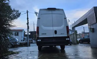 Iveco Daily 35 S14 2.3 D PLATAFORMA 2023 - 24999 EUR, 110000 km - AUTO.MOTO.pt - 110000km - foto 17 de 17