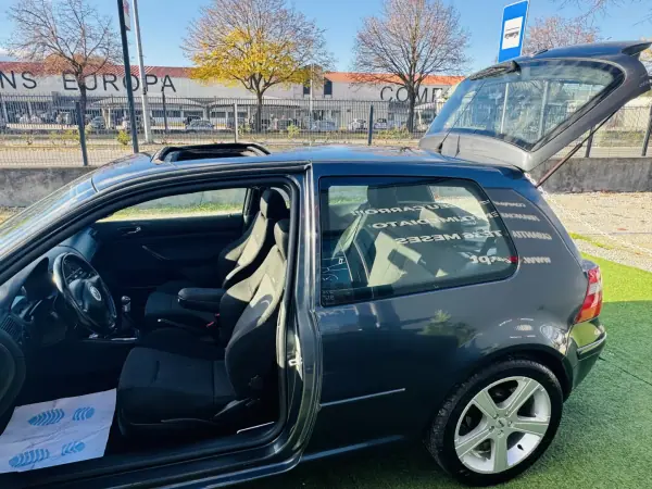 Volkswagen Golf 2001 - 7999 EUR, 269000 km - AUTO.MOTO.pt - 269000km - foto 20 de 30