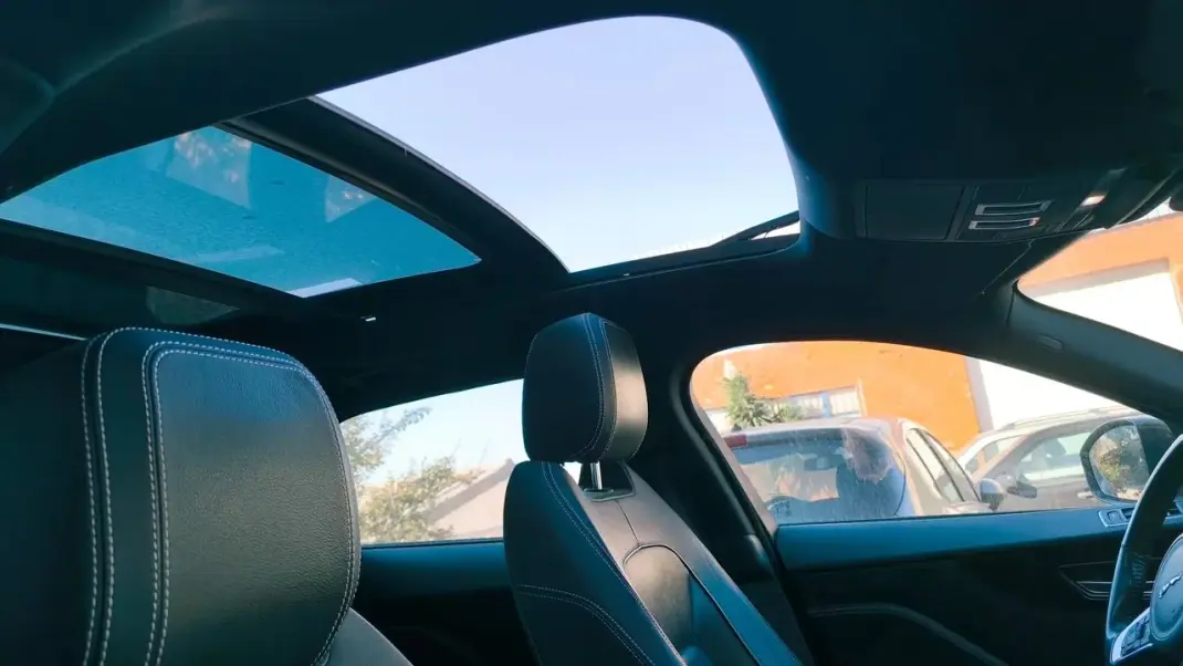 Jaguar F-Pace 2017 - 18900 EUR, 149000 km - 149000km - foto 21 de 23