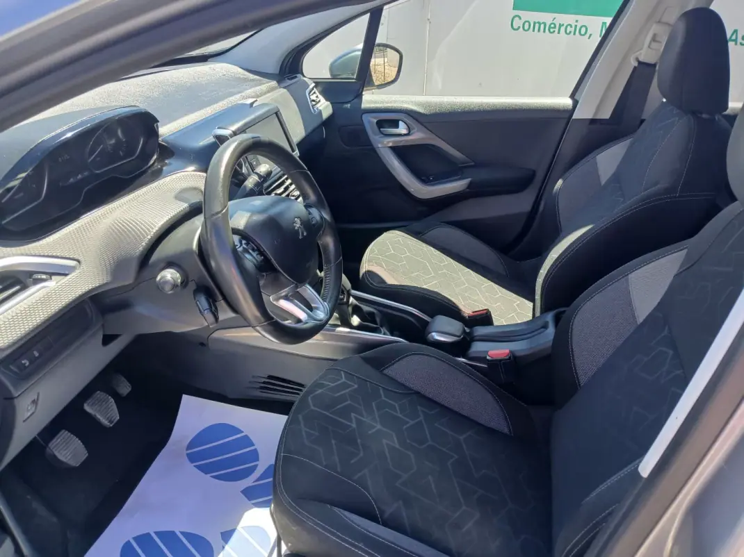 Peugeot 2008 2016 - 8250 EUR, 93942 km - 93942km - foto 16 de 25