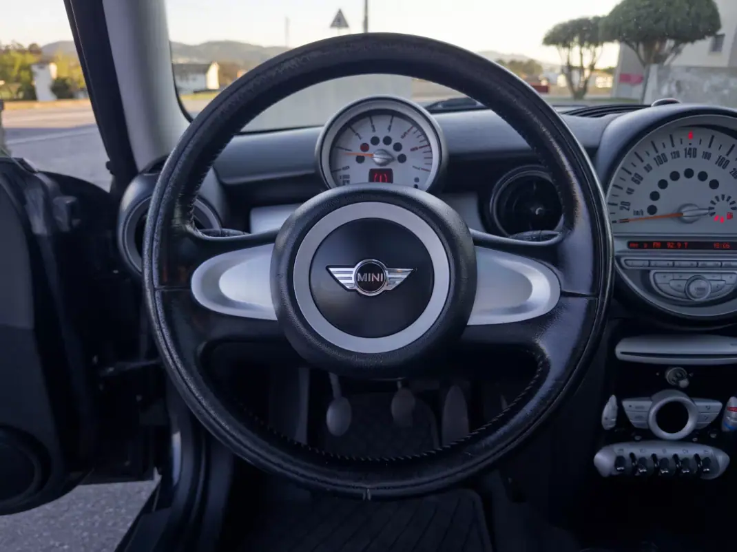 MINI 3 Portas 2010 - 7990 EUR, 265000 km - AUTO.MOTO.pt - 265000km - foto 17 de 32