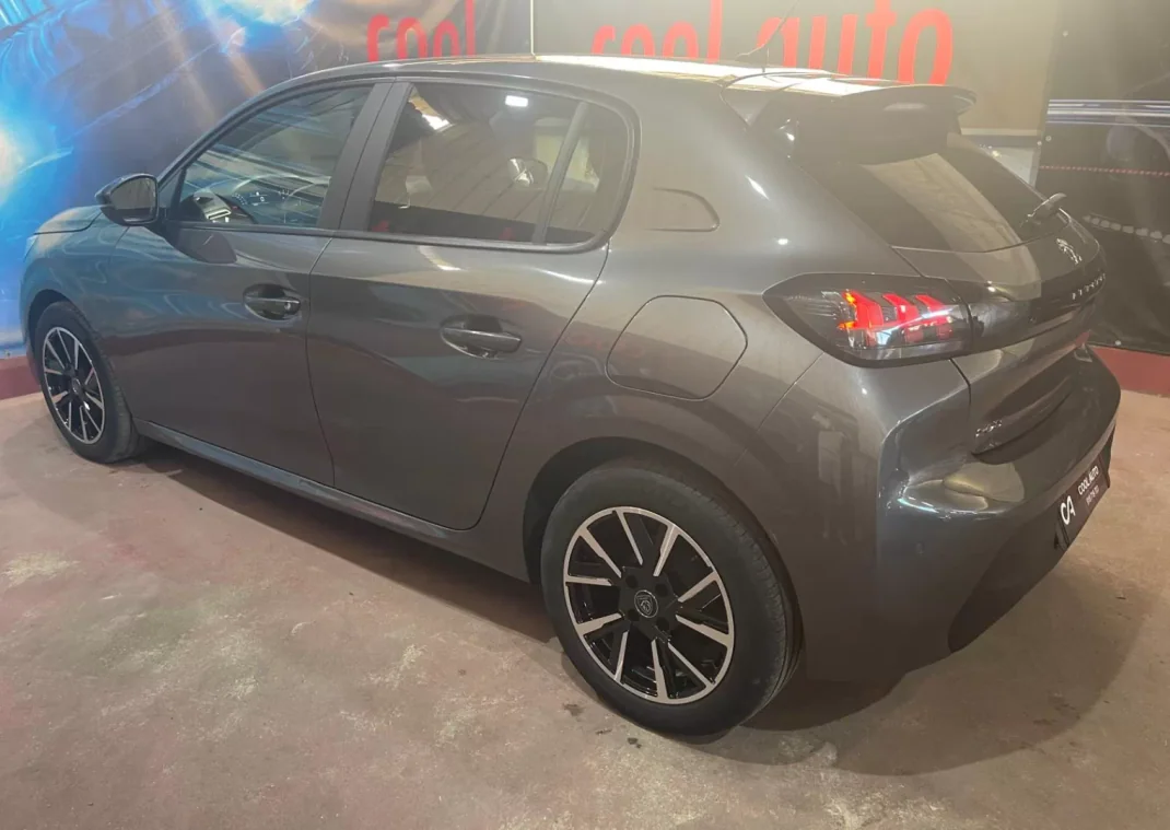 Peugeot 208 2023 - 14900 EUR, 44000 km - AUTO.MOTO.pt - 44000km - foto 13 de 47