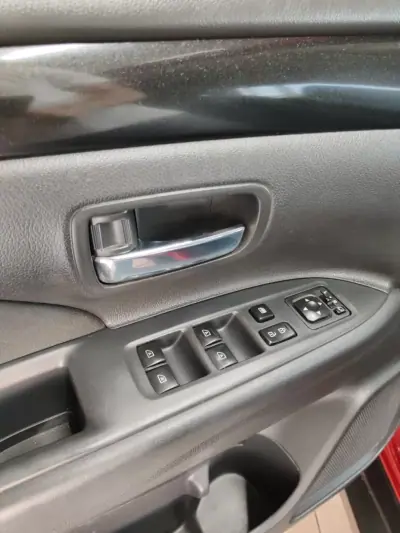 Mitsubishi Outlander 2021 - 18900 EUR, 141000 km - AUTO.MOTO.pt - 141000km - foto 25 de 37