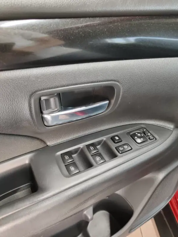 Mitsubishi Outlander 2021 - 18900 EUR, 141000 km - AUTO.MOTO.pt - 141000km - foto 25 de 37