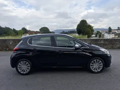 Peugeot 208 2018 - 10990 EUR, 181000 km - AUTO.MOTO.pt - 181000km - foto 10 de 38