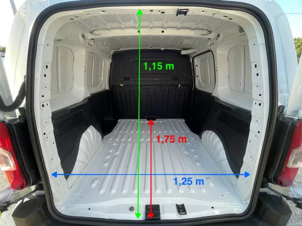 Citroën Berlingo 2020 - 10750 EUR, 156000 km - AUTO.MOTO.pt - 156000km - foto 28 de 32