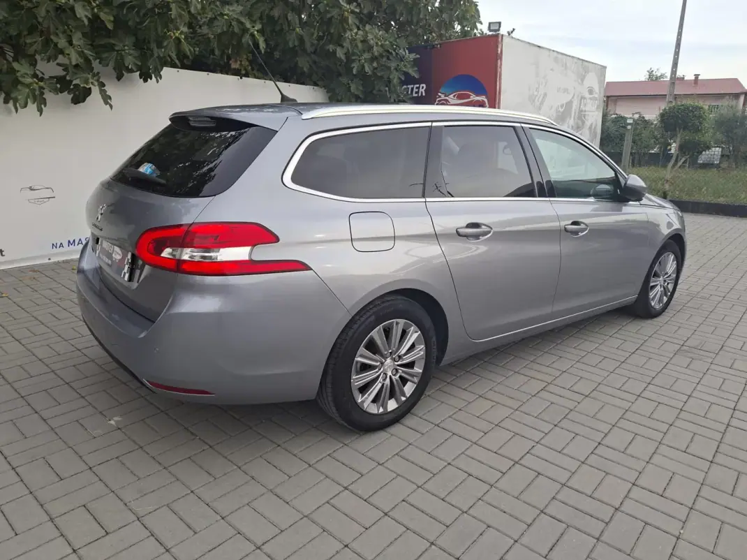 Peugeot 308 SW 2021 - 13490 EUR, 46850 km - 46850km - foto 27 de 28