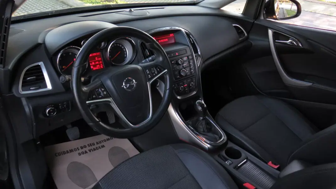 Opel Astra 2013 - 9800 EUR, 99000 km - 99000km - foto 7 de 16