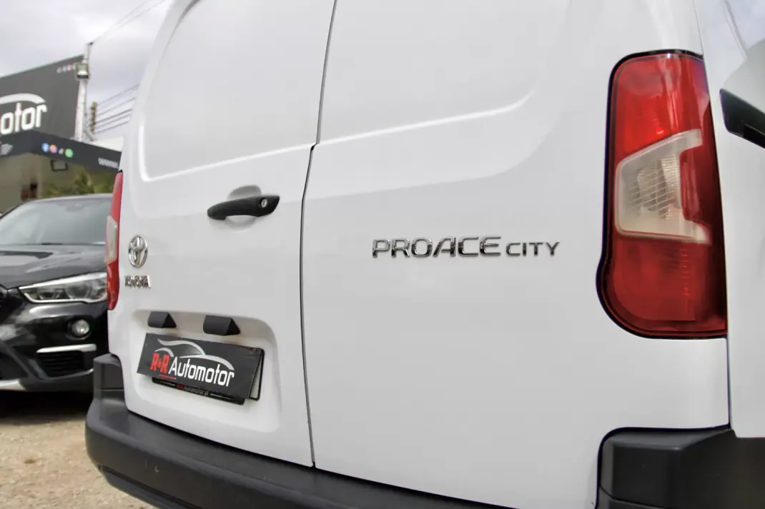 Toyota Proace City 1.5D L1 Comfort IVA DEDUTÍVEL 2022 - 14400 EUR, 159000 km - AUTO.MOTO.pt - 159000km - foto 10 de 26