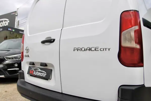 Toyota Proace City 1.5D L1 Comfort IVA DEDUTÍVEL 2022 - 14400 EUR, 159000 km - AUTO.MOTO.pt - 159000km - foto 10 de 26
