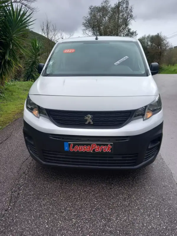 Peugeot Partner 1.5 BlueHDI Pro Longa 3L 2021 - 12900 EUR, 154760 km - AUTO.MOTO.pt - 154760km - foto 2 de 12