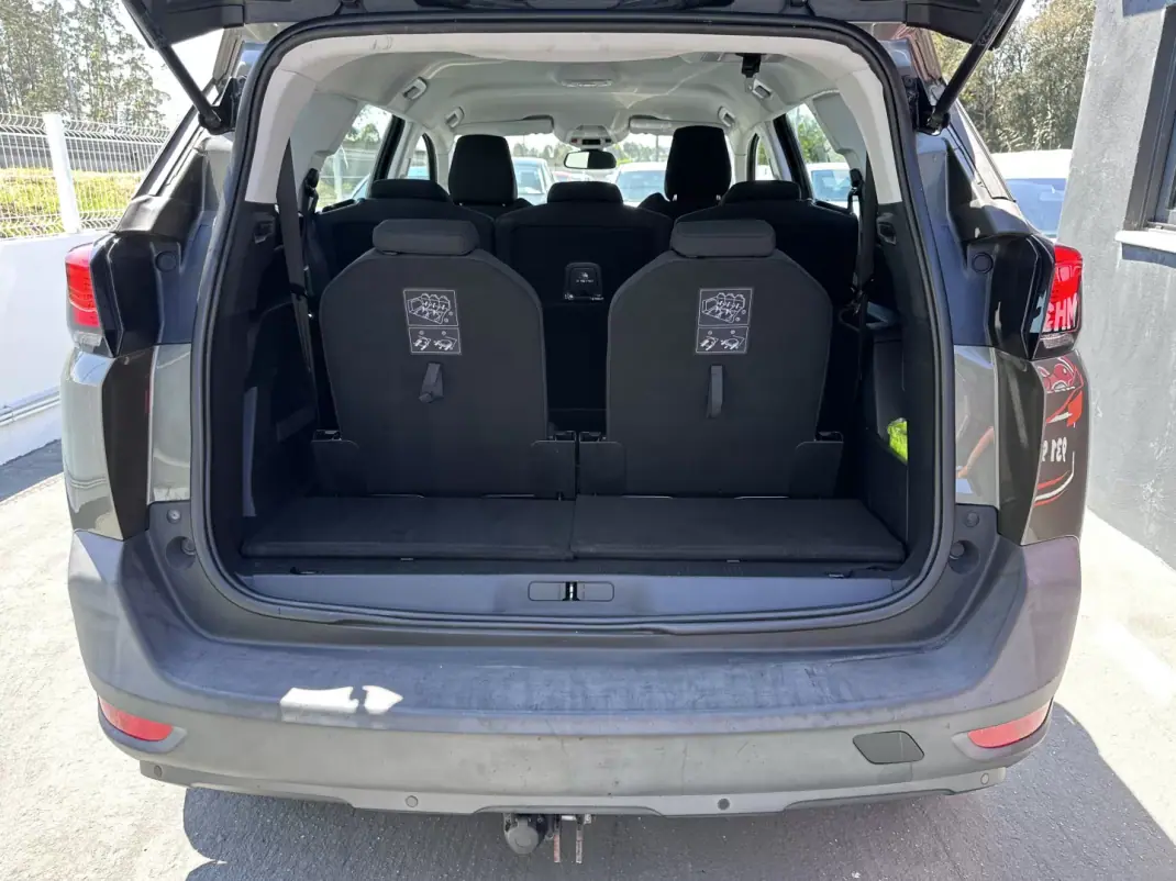 Peugeot 5008 2017 - 13900 EUR, 200000 km - AUTO.MOTO.pt - 200000km - foto 48 de 49