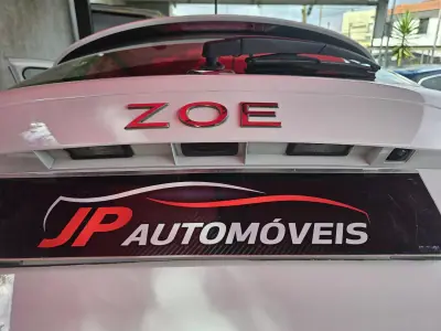 Renault Zoe 2021 - 13750 EUR, 97000 km - AUTO.MOTO.pt - 97000km - foto 14 de 20