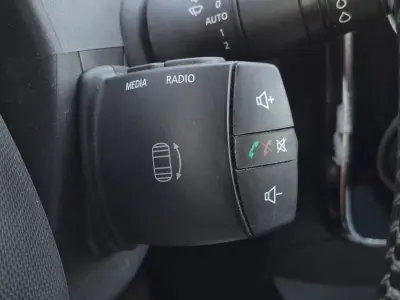 Renault Zoe 2019 - 12990 EUR, 86924 km - AUTO.MOTO.pt - 86924km - foto 13 de 29