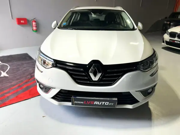 Renault Mégane 2019 - 14250 EUR, 135000 km - AUTO.MOTO.pt - 135000km - foto 9 de 37