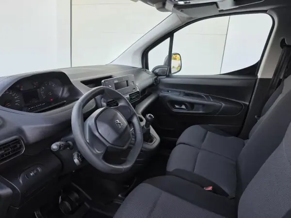 Peugeot Partner 2019 - 13990 EUR, 73560 km - AUTO.MOTO.pt - 73560km - foto 45 de 52