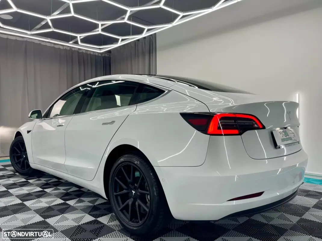 Tesla Model 3 2020 - 21500 EUR, 177500 km - 177500km - foto 5 de 20