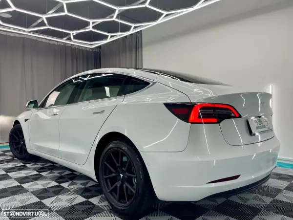 Tesla Model 3 2020 - 19999 EUR, 177500 km - AUTO.MOTO.pt - 177500km - foto 5 de 20