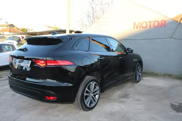 Jaguar F-Pace 2016 - 25900 EUR, 176000 km - AUTO.MOTO.pt - 176000km - foto 8 de 25