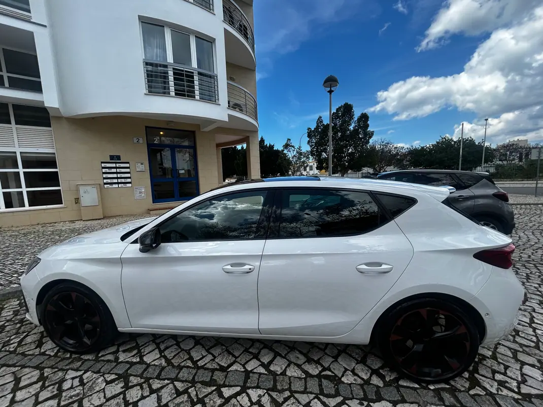 Cupra Leon 2023 - 28 EUR, 55 km - AUTO.MOTO.pt - 55km - foto 2 de 7