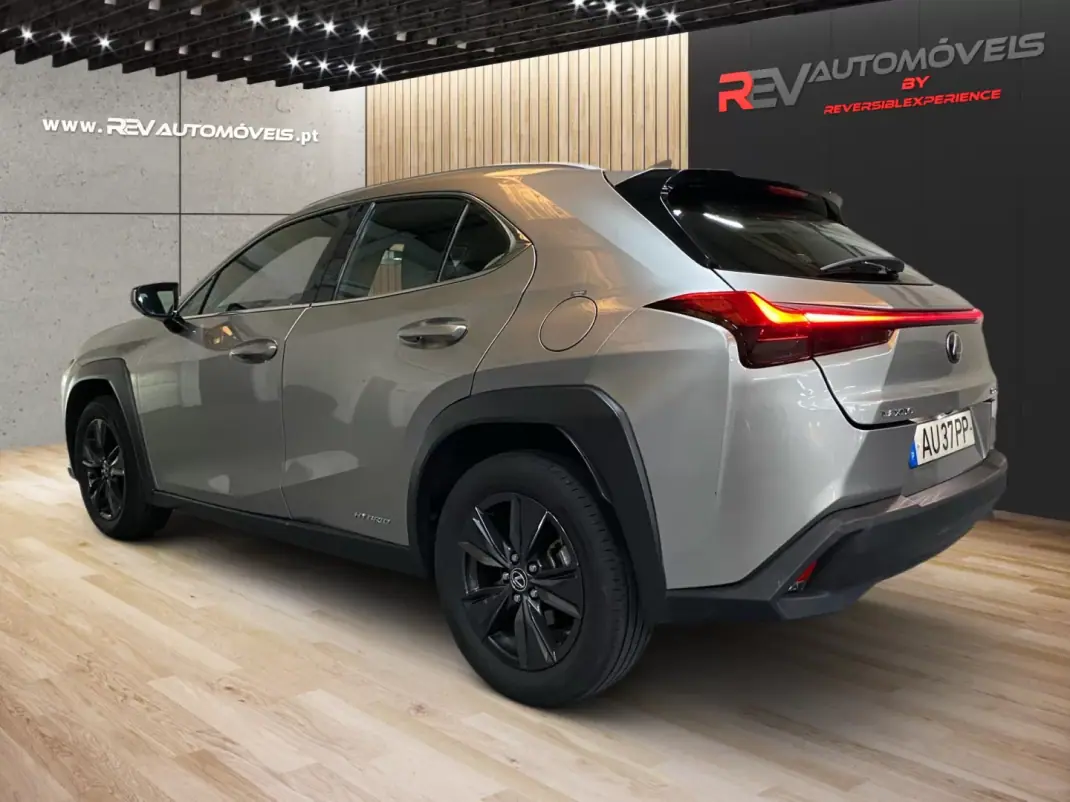 Lexus UX 250h 2021 - 22450 EUR, 142000 km - AUTO.MOTO.pt - 142000km - foto 4 de 20