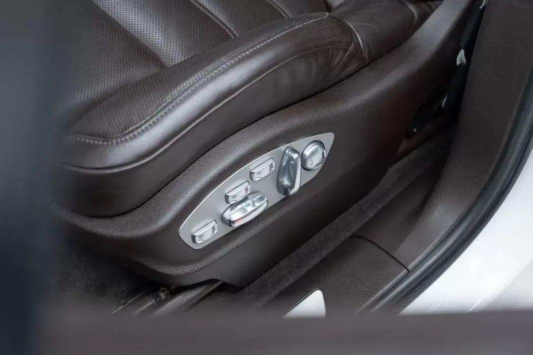 Porsche Macan 2016 - 49950 EUR, 131000 km - AUTO.MOTO.pt - 131000km - foto 24 de 53