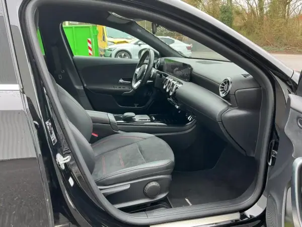 Mercedes-Benz A 250 2020 - 28500 EUR, 16229 km - AUTO.MOTO.pt - 16229km - foto 11 de 16
