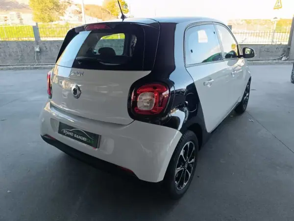 Smart ForFour 2016 - 9900 EUR, 66000 km - AUTO.MOTO.pt - 66000km - foto 24 de 25