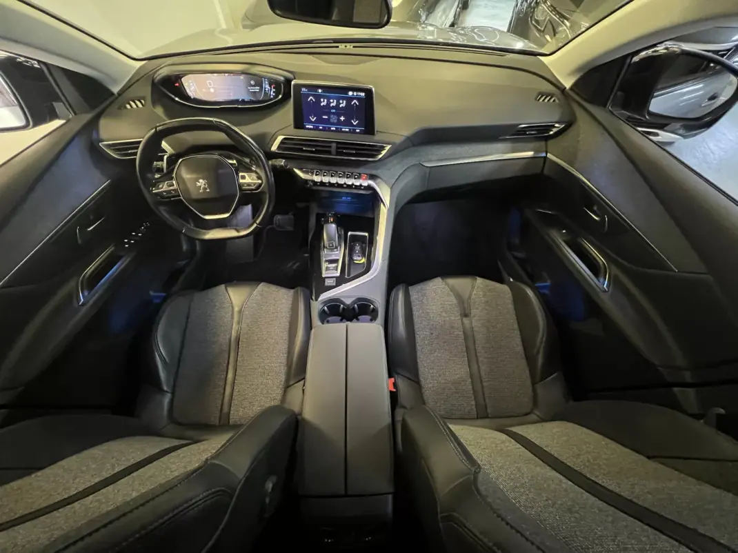 Peugeot 3008 2018 - 14990 EUR, 103000 km - 103000km - foto 11 de 35