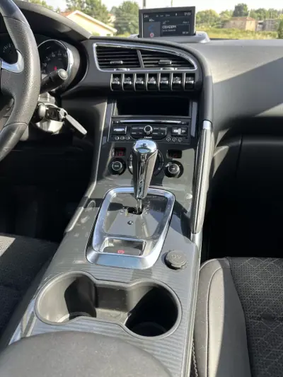 Peugeot 3008 2014 - 8900 EUR, 220000 km - AUTO.MOTO.pt - 220000km - foto 53 de 62