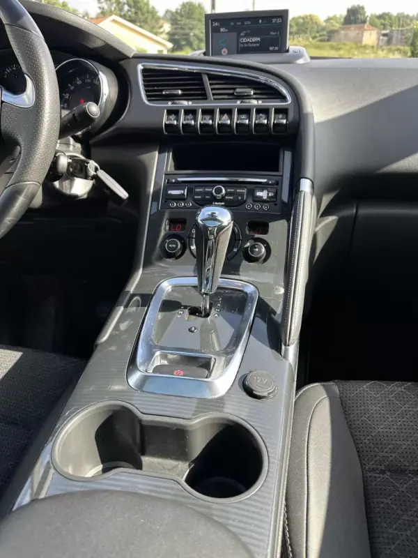 Peugeot 3008 2014 - 8400 EUR, 220000 km - AUTO.MOTO.pt - 220000km - foto 53 de 62
