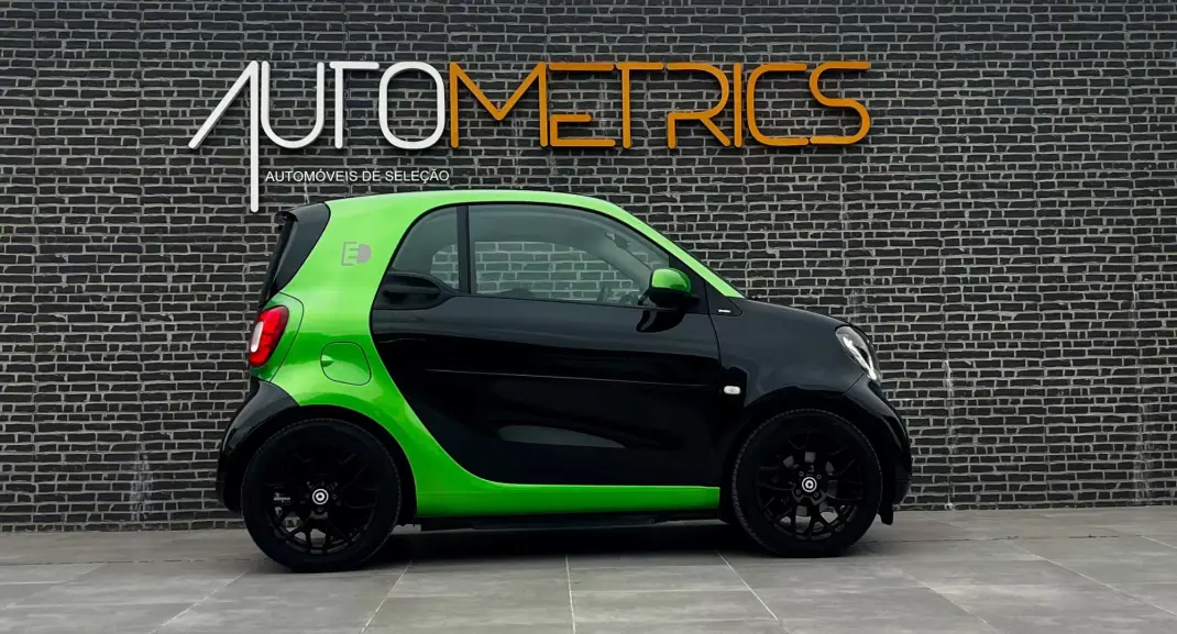 Smart Fortwo Cabrio 2017 - 11750 EUR, 74000 km - AUTO.MOTO.pt - 74000km - foto 9 de 14