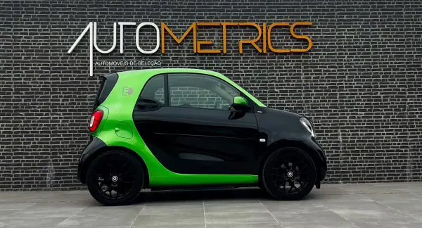 Smart Fortwo Cabrio 2017 - 11750 EUR, 74000 km - AUTO.MOTO.pt - 74000km - foto 9 de 14