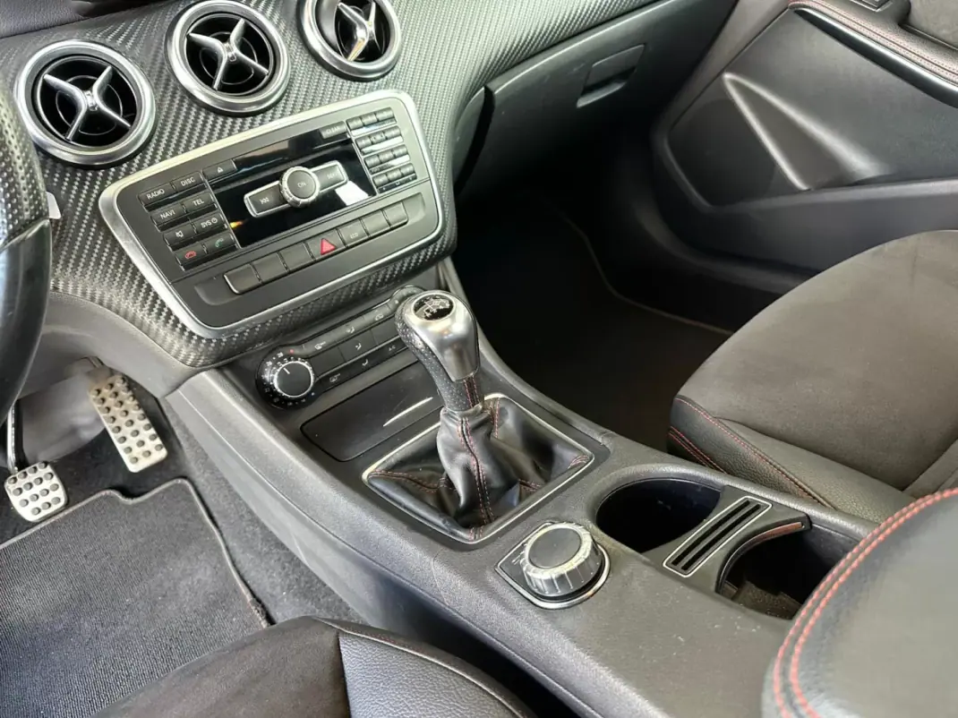 Mercedes-Benz A 180 2015 - 18900 EUR, 111327 km - AUTO.MOTO.pt - 111327km - foto 21 de 29