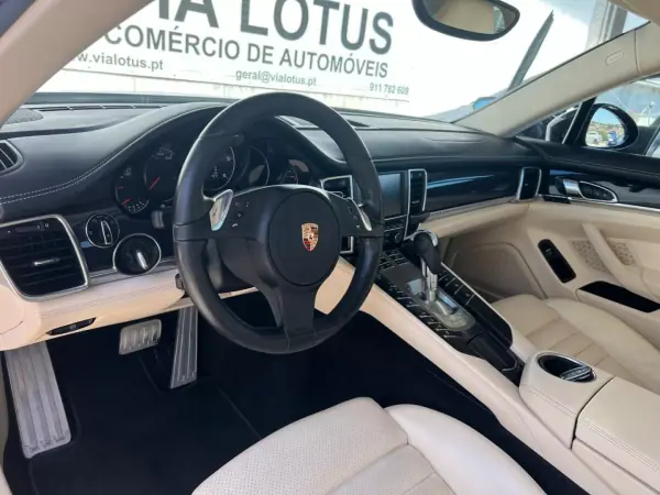 Porsche Panamera 2014 - 46000 EUR, 136900 km - AUTO.MOTO.pt - 136900km - foto 17 de 19