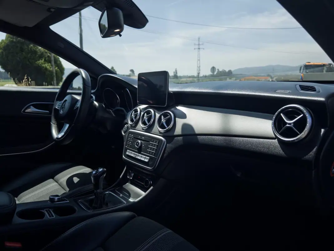 Mercedes-Benz CLA 180 2018 - 17990 EUR, 139000 km - 139000km - foto 40 de 42