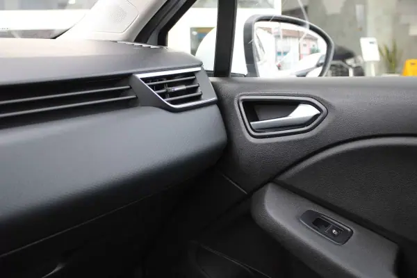 Renault Clio 2023 - 15900 EUR, 53000 km - AUTO.MOTO.pt - 53000km - foto 16 de 23