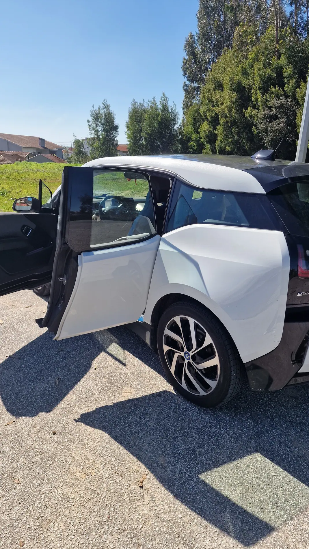BMW i3 2017 - 19500 EUR, 151000 km - AUTO.MOTO.pt - 151000km - foto 16 de 17