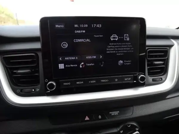 Kia Stonic 2021 - 13500 EUR, 59472 km - AUTO.MOTO.pt - 59472km - foto 8 de 25