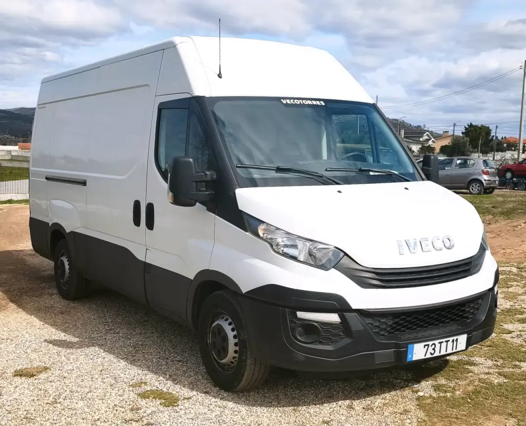 Iveco Daily 2.3 35 S 140 Isotérmica 2017 - 13813 EUR, 330322 km - AUTO.MOTO.pt - 330322km - foto 3 de 10