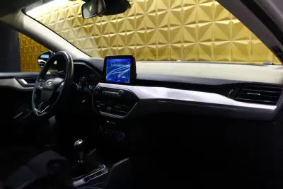 Ford Focus SW 2019 - 13900 EUR, 160000 km - AUTO.MOTO.pt - 160000km - foto 14 de 32