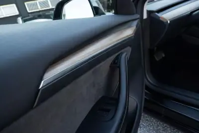 Tesla Model 3 2023 - 32900 EUR, 77000 km - AUTO.MOTO.pt - 77000km - foto 18 de 26